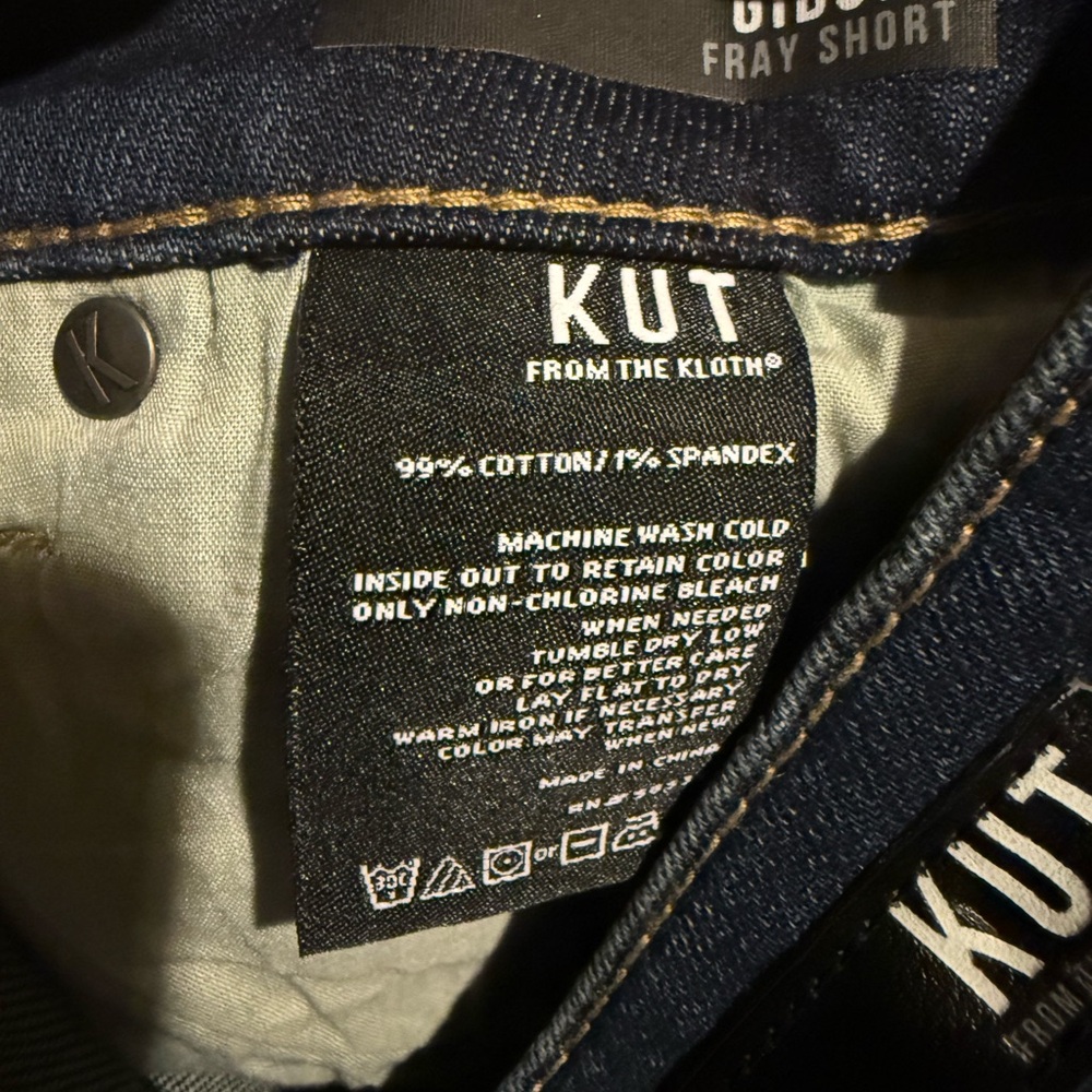 Kut from the Kloth Gidget Fray Shorts - Picture 7 of 7